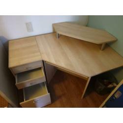 Bureau met ladenkast