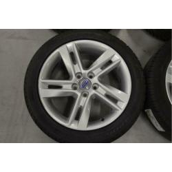 Originele 17" Volvo S60 Velgen 5x108 + Pirelli Zomerbanden