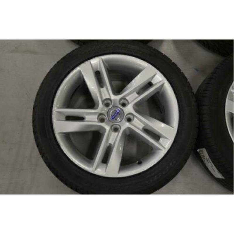 Originele 17" Volvo S60 Velgen 5x108 + Pirelli Zomerbanden