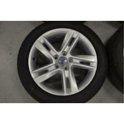 Originele 17" Volvo S60 Velgen 5x108 + Pirelli Zomerbanden