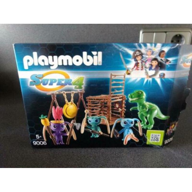 Superaliens 9006 en de professor van Playmobil Super 4