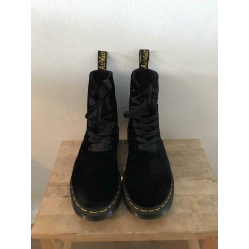 Dr. Martens Velvet