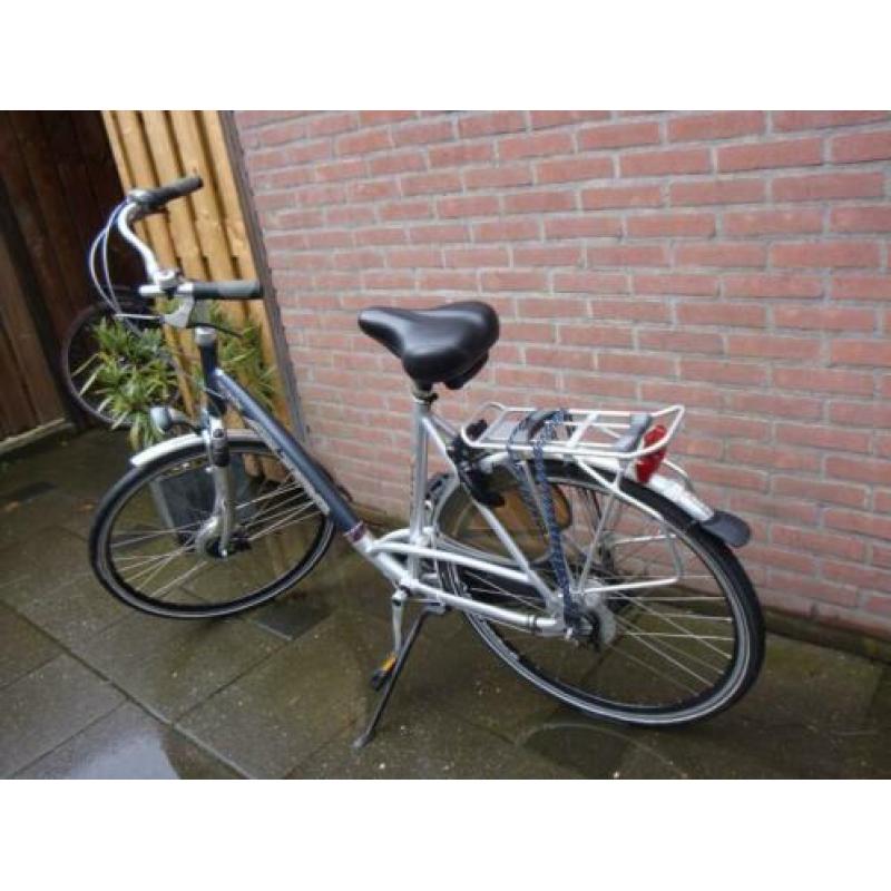 degelijke nette altra navigator damesfiets 8V