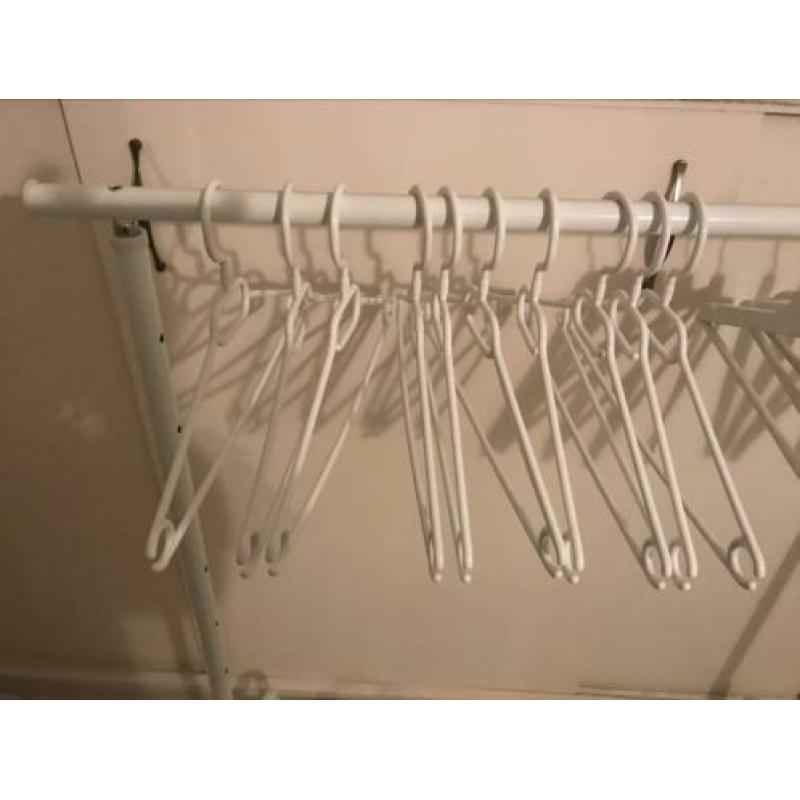 Ikea Kledingrek Rigga incl 20 kledinghangers