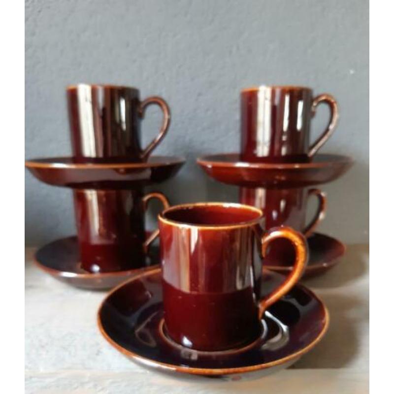 Koffieservies, bruin aardewerk