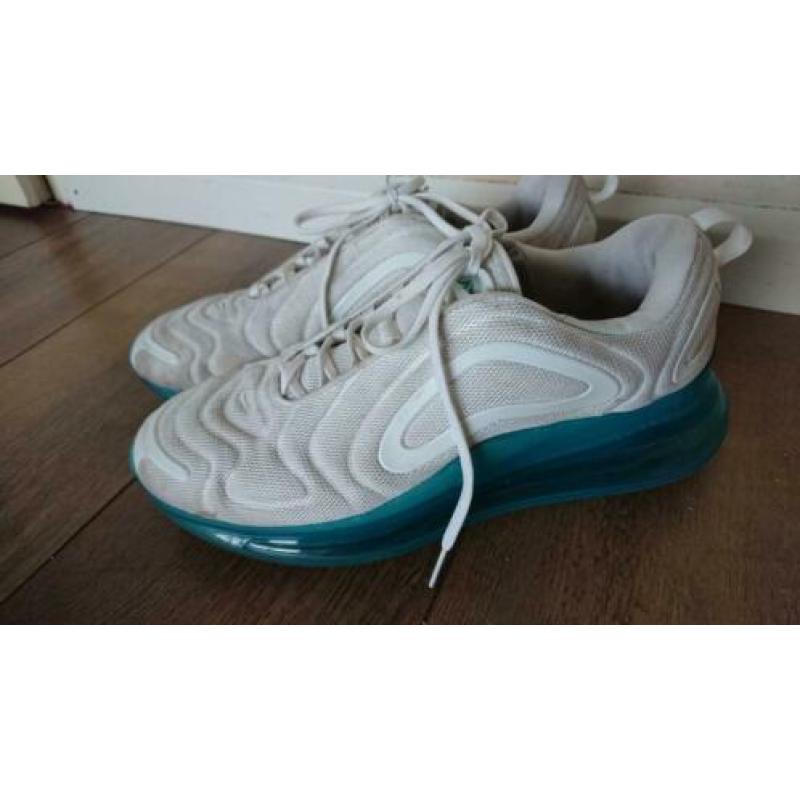 Witte sneaker van Nike airmax 720 mt 45