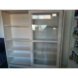 Vitrine kast/ boekenkast met glazen deuren