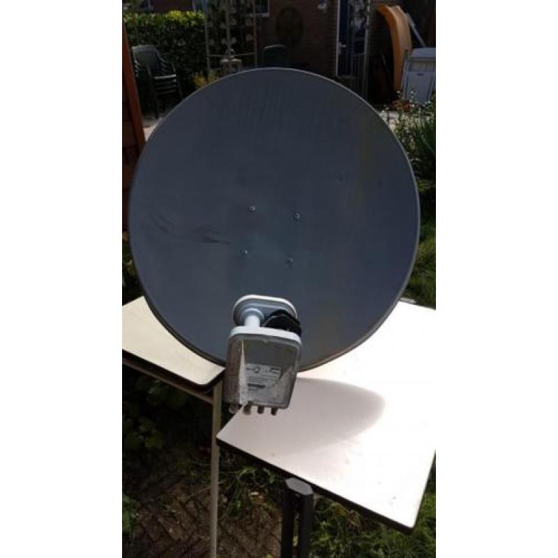 Te koop satellietschotel met ontvanger