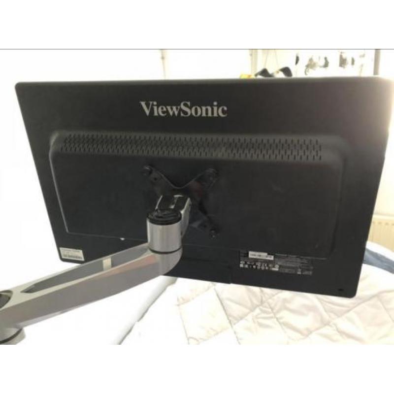 Viewsonic scherm 60 cm met muurbeugel