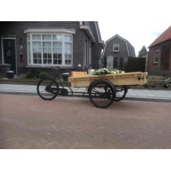 Mooie klassieke antieke bakfiets( te huur)