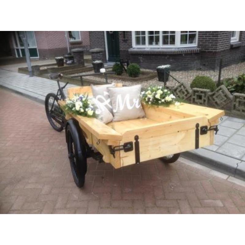 Mooie klassieke antieke bakfiets( te huur)