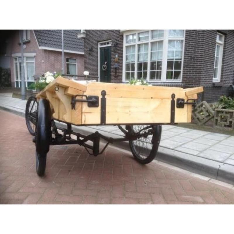 Mooie klassieke antieke bakfiets( te huur)