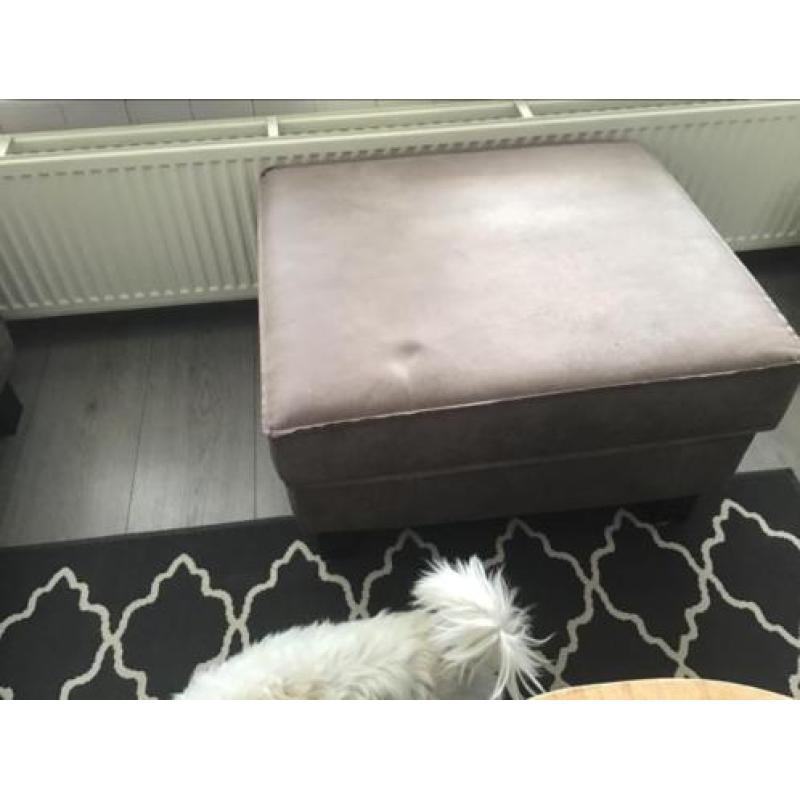 Hocker/voetenbank maten 82 cm br, 72 cm lang, 45 cm hoog