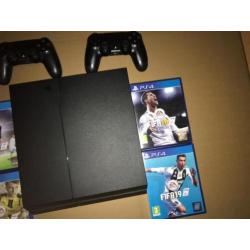 Playstation 4 met 2 controllers en FIFA